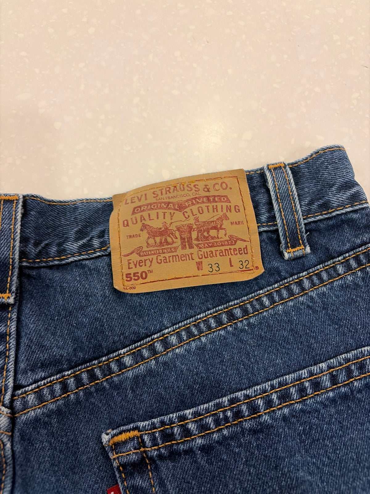 2002 Levi's 550 Dark Wash Shorts (33)