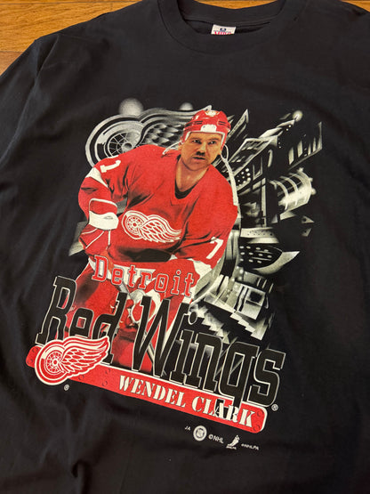 90s Detroit Red Wings Wendel Clark Graphic Tee (XXL)