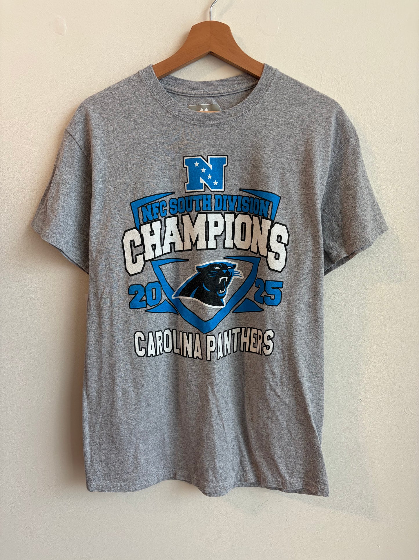 2025 Carolina Panthers NFC South Division Champions Tee (M)
