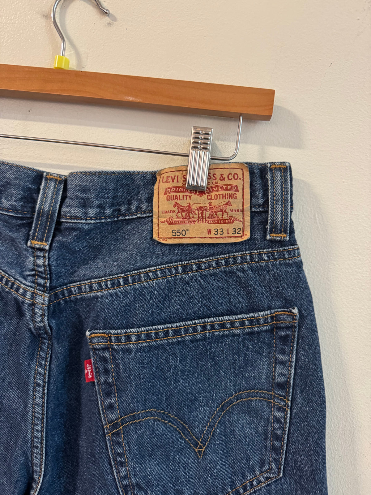 2010s Levi 550 Dark Wash Shorts (33)