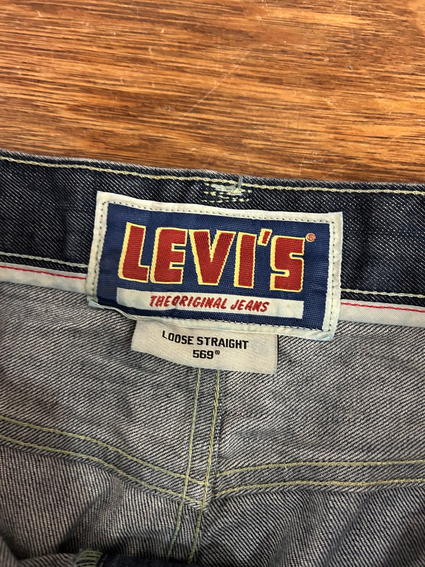 2009 Levi's 569 Loose Baggy Embroidered Jeans (38 x 34)