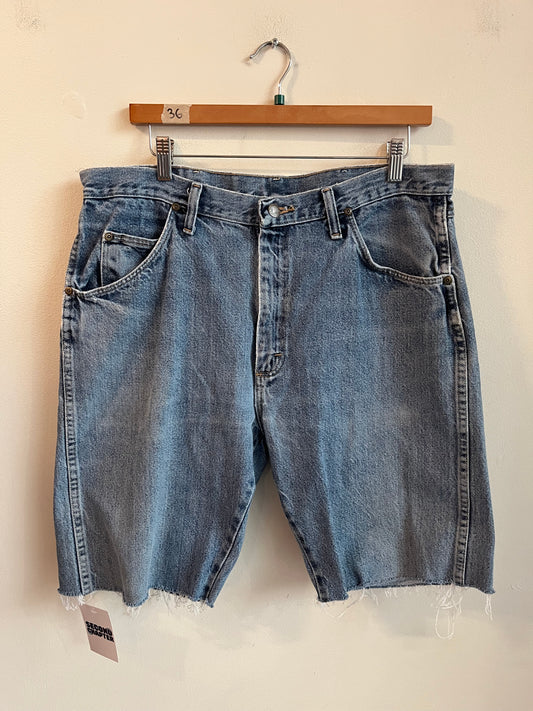 00s Wrangler Faded Blue Shorts (36)