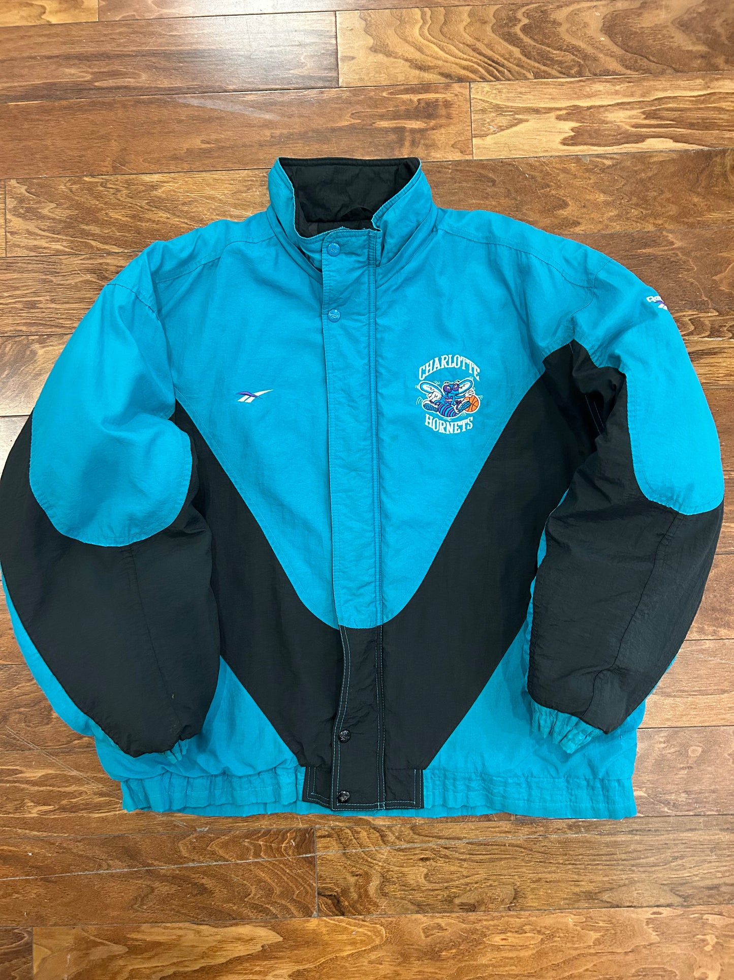 90s Charlotte Hornets Vintage Reebok Puffer Jacket (L)