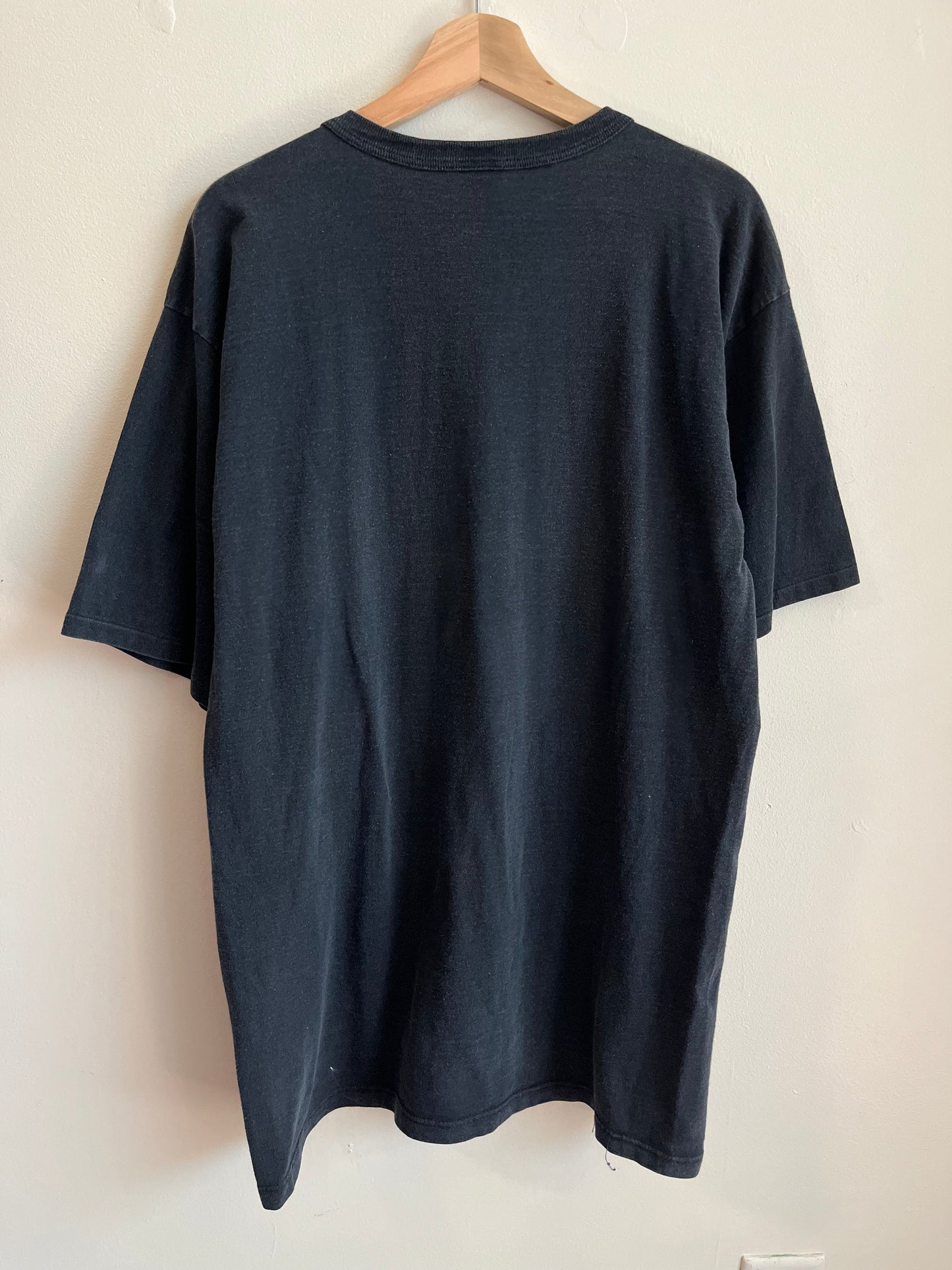 90s Charlotte Hornets NBA Logo 7 Black Tee (XL)