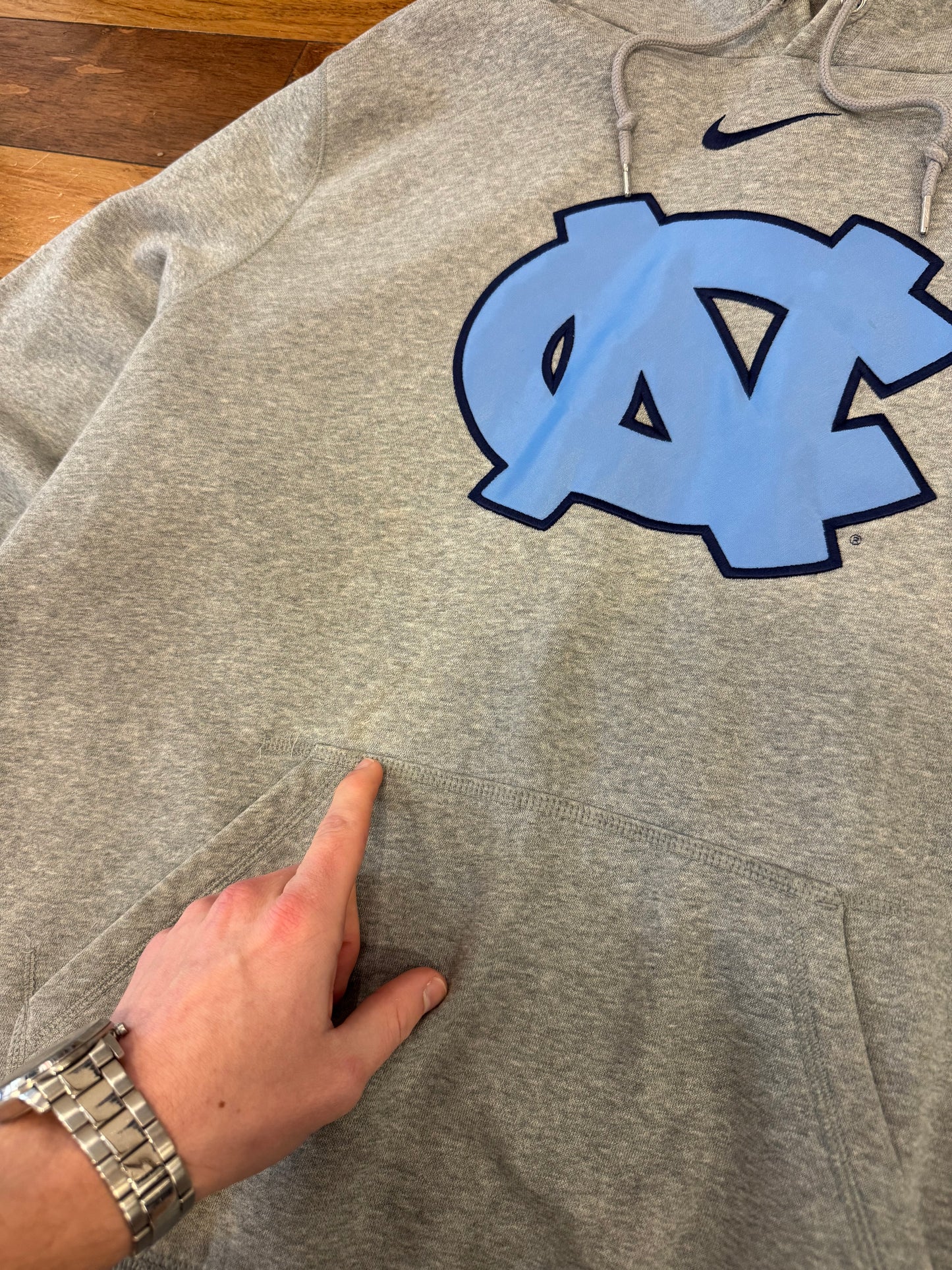 00s University of North Carolina (UNC) Vintage Nike Center Swoosh Hoodie (XXL)