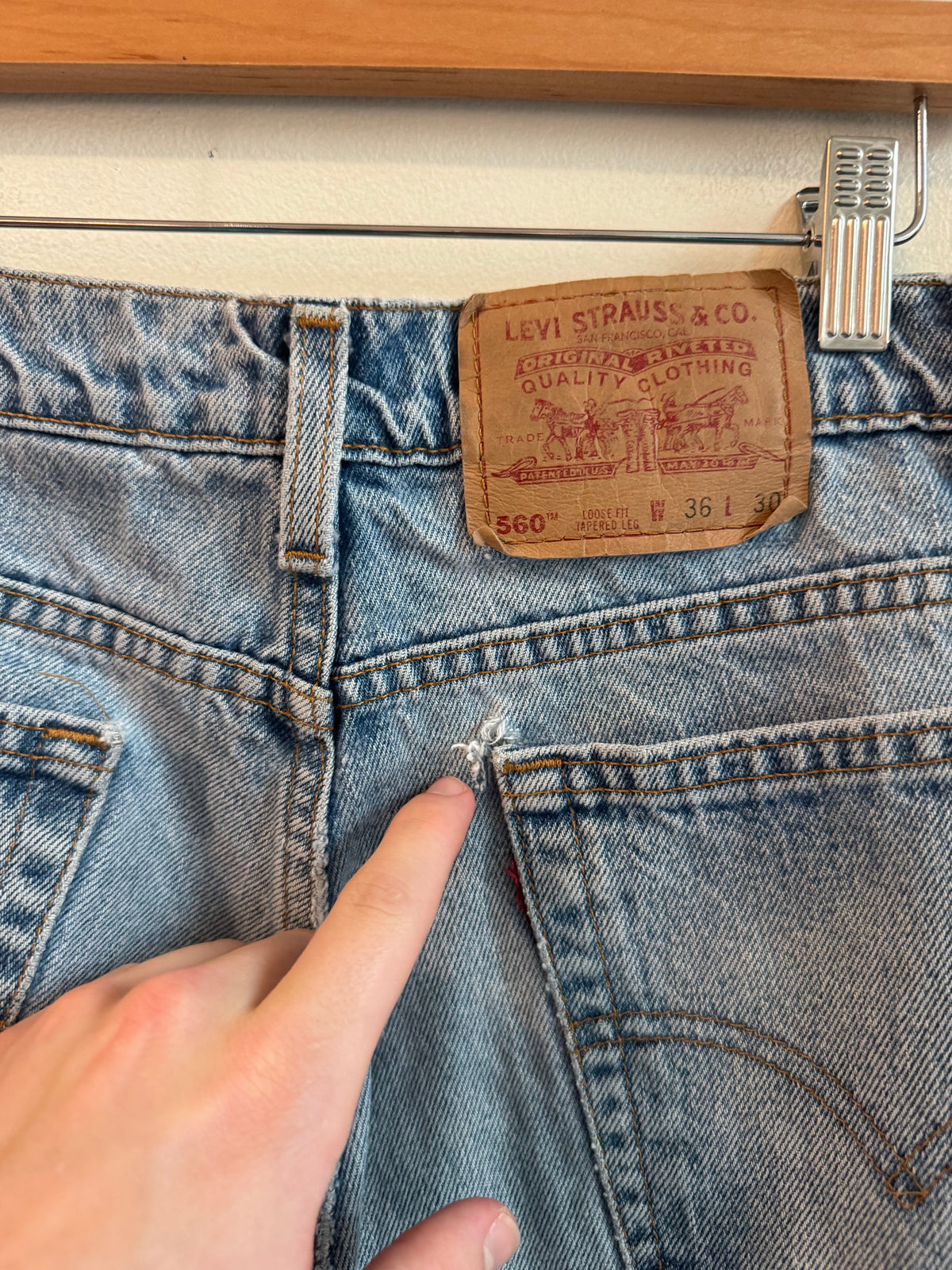 1997 Levi”s 560 Baggy Light Wash Shorts (36)