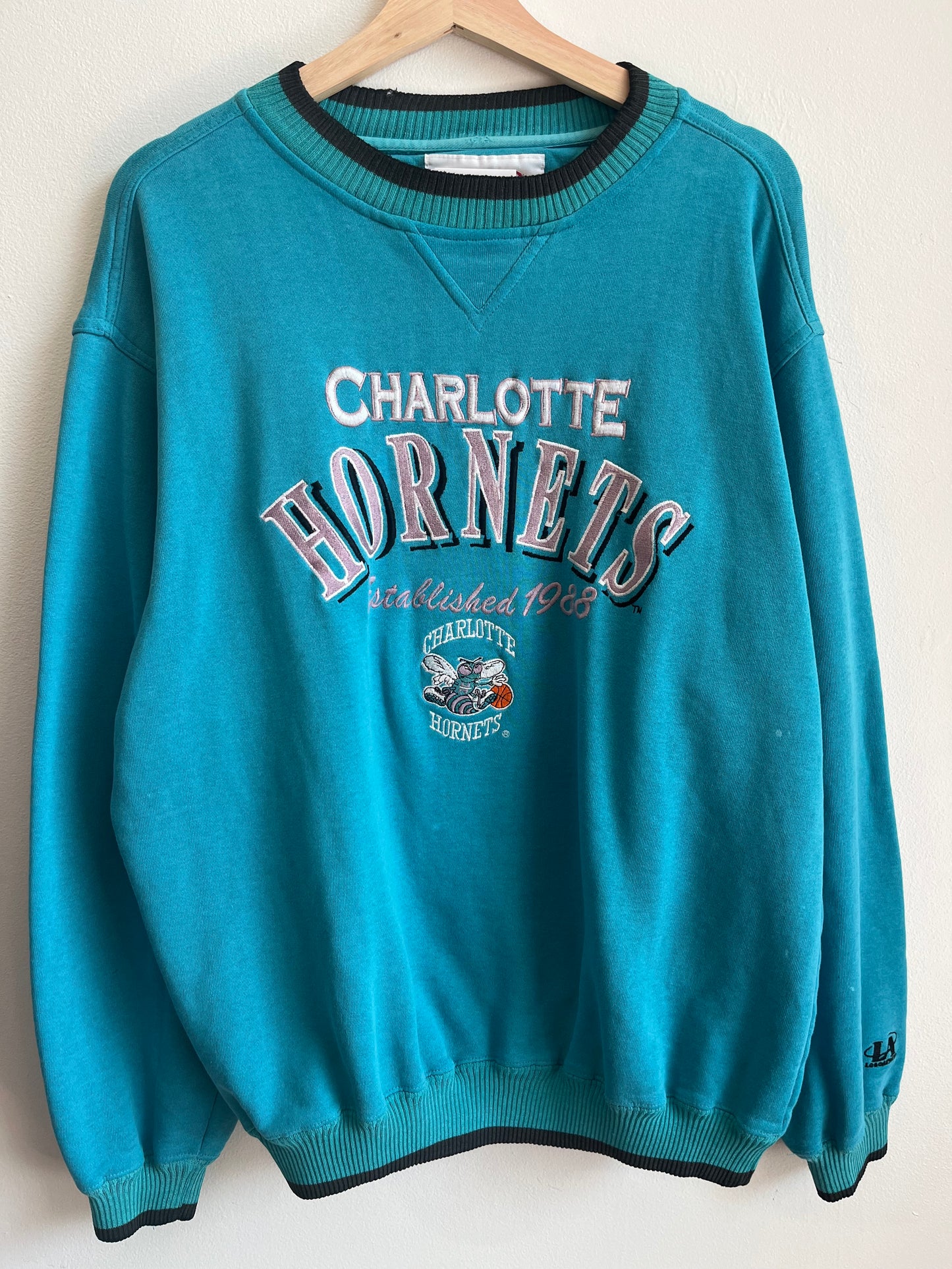 90s Charlotte Hornets Faded Logo Athletic Crewneck (L)