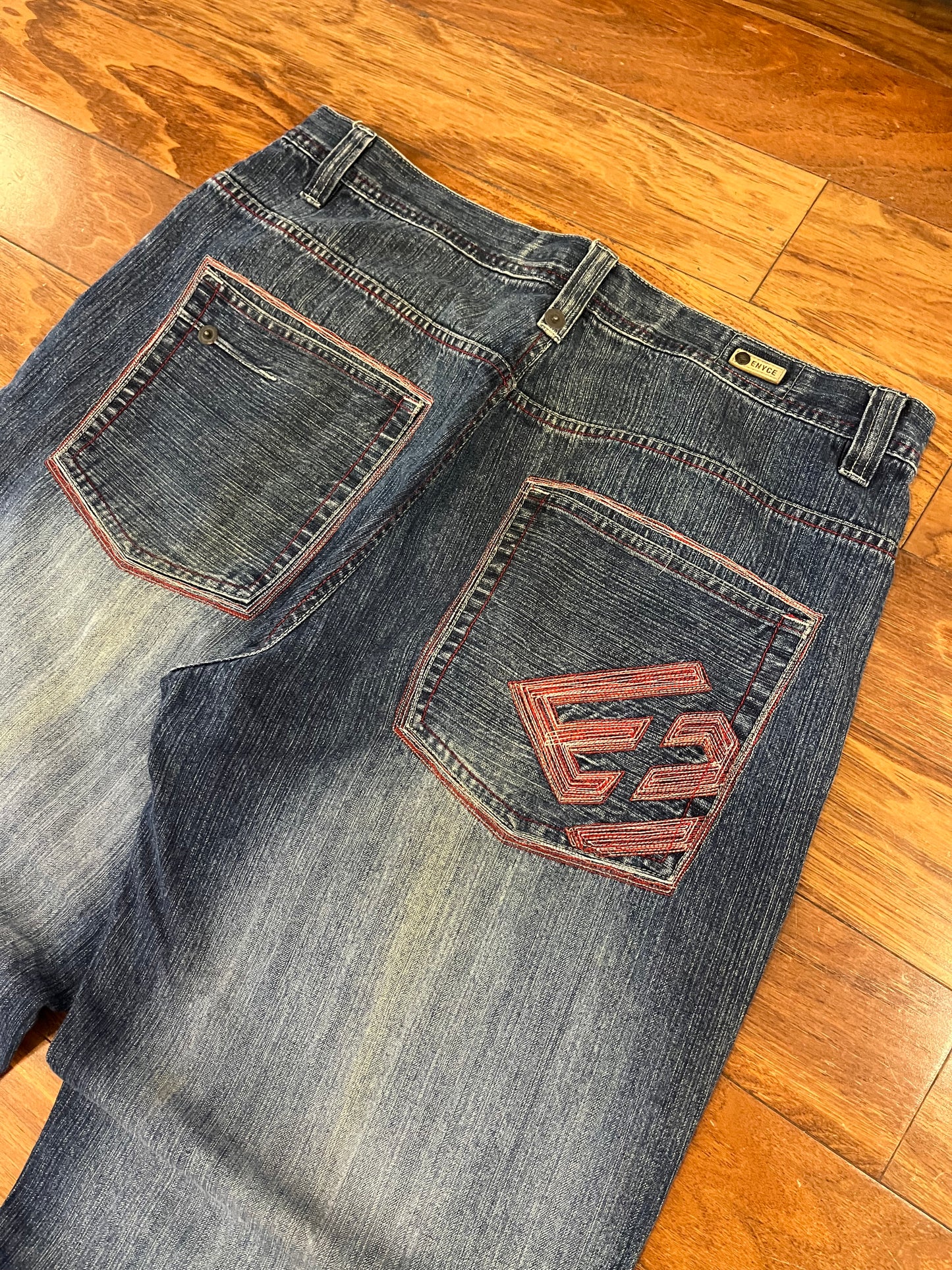 00s Enyce Baggy Embroidered Jeans (38 x 32)