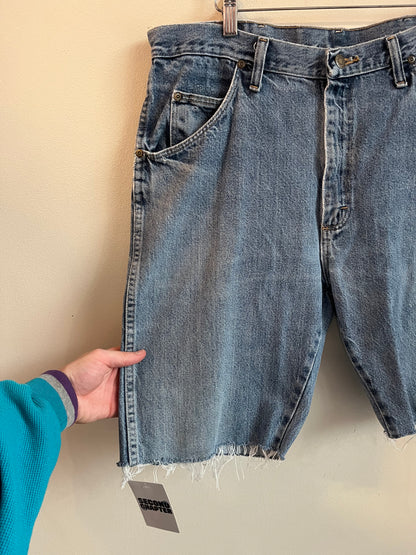 00s Wrangler Faded Blue Shorts (36)