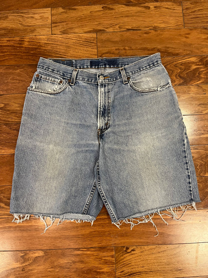 2004 Levi's 560 Distressed Light Wash Shorts (34)