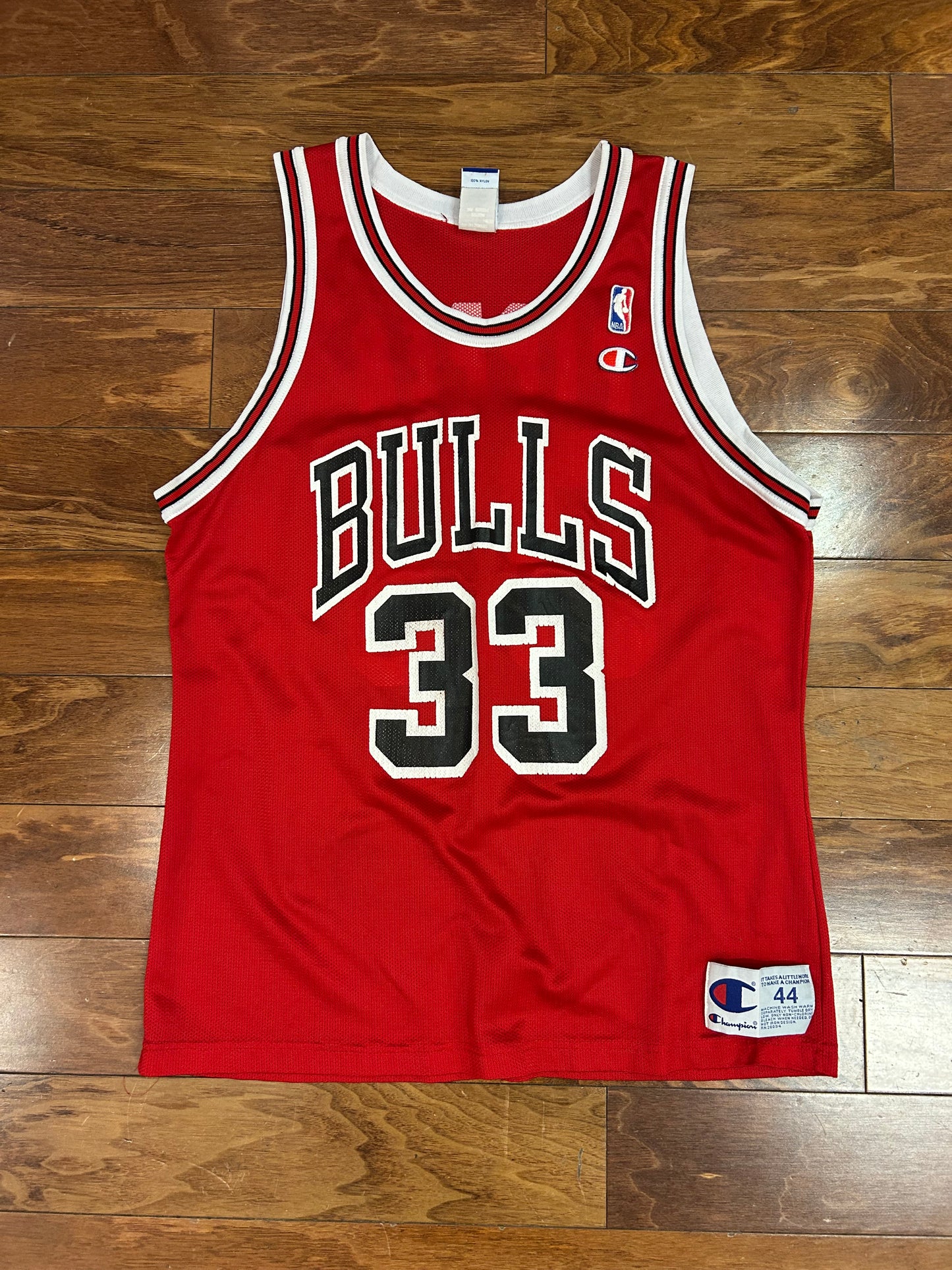 90s Chicago Bulls Scottie Pippen #33 Vintage Champion NBA Jersey (M)