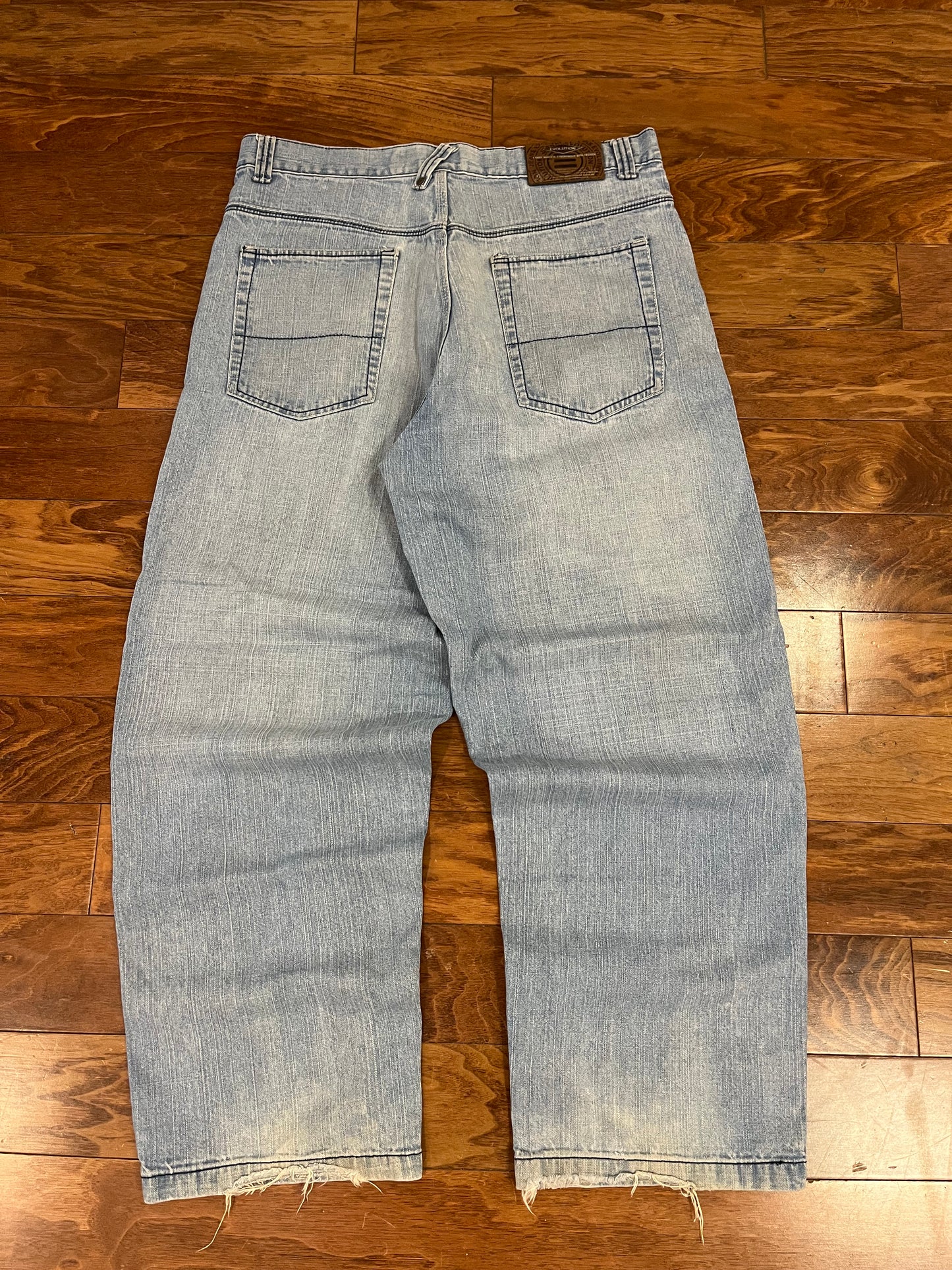 00s Evolution Baggy Light Wash Jeans (36 x 30)