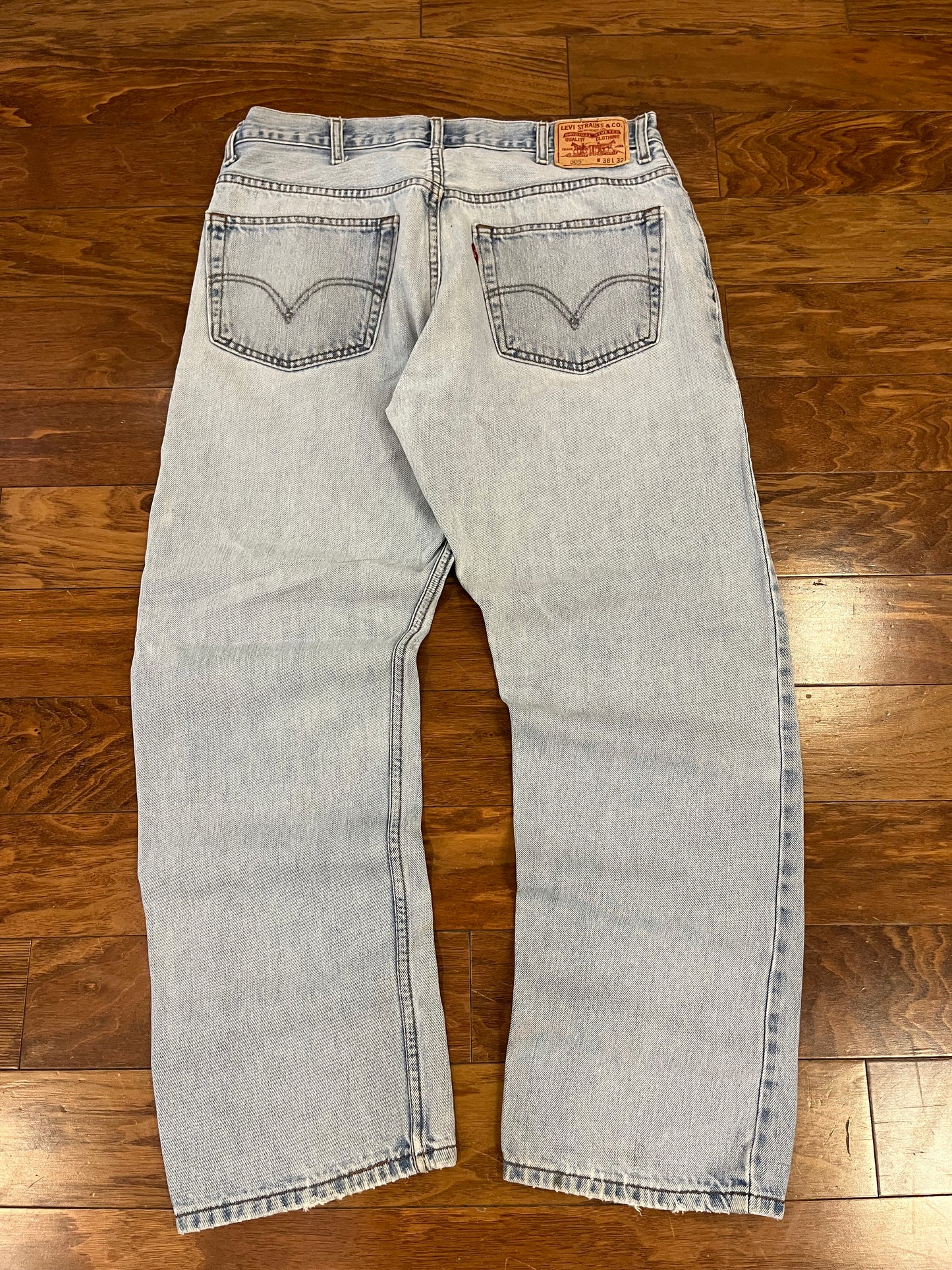 2006 Levi's 505 Light Wash Jeans (36 x 30)