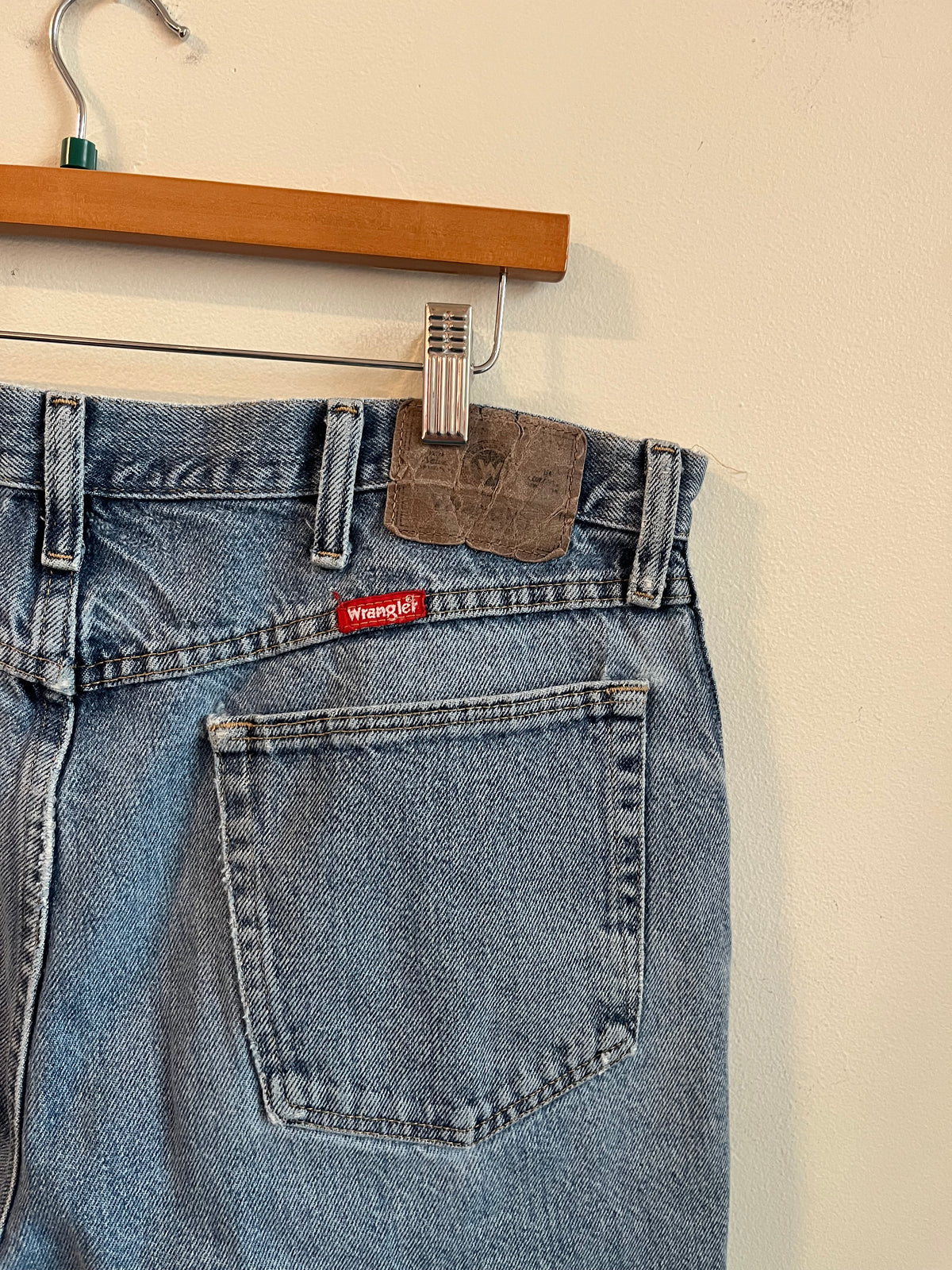 00s Wrangler Faded Blue Shorts (36)