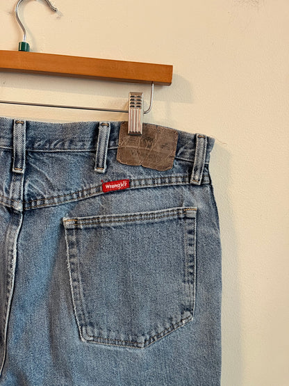 00s Wrangler Faded Blue Shorts (36)