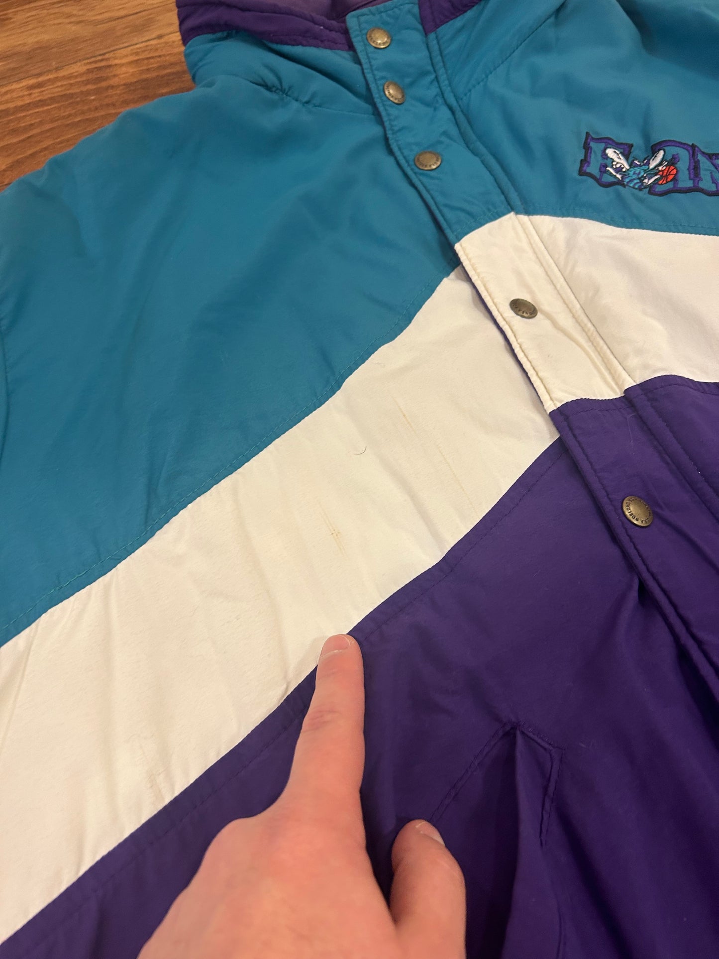 90s Charlotte Hornets DeLong Vintage NBA Puffer Jacket (L)