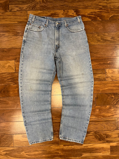 2000 Levi's 550 Light Wash Blue Jeans (36 x 32)