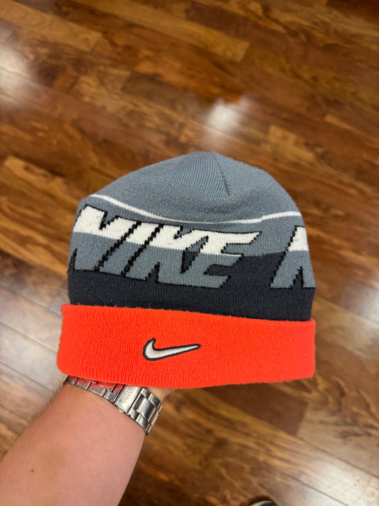 00s Nike Wrap Around Spell Out Beanie (OS)