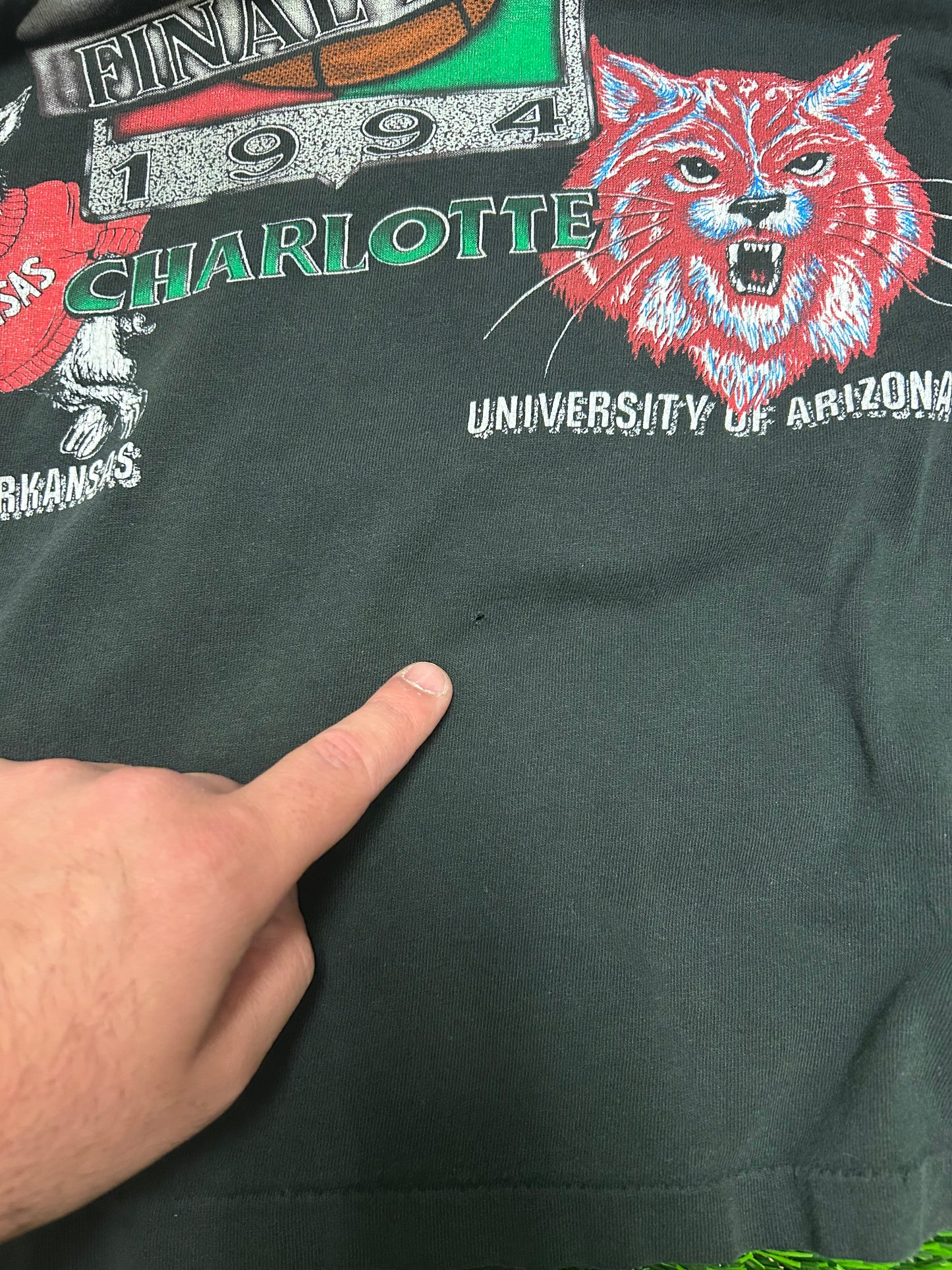 1994 Charlotte Final Four NCAA Basketball Duke, Florida, Arizona, Arkansas Vintage Grail Boxy Tee (XL)
