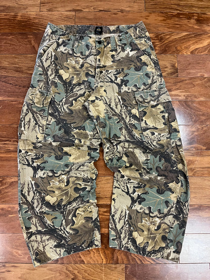 00s Camo Onward Cargo Pants (35 x 29)