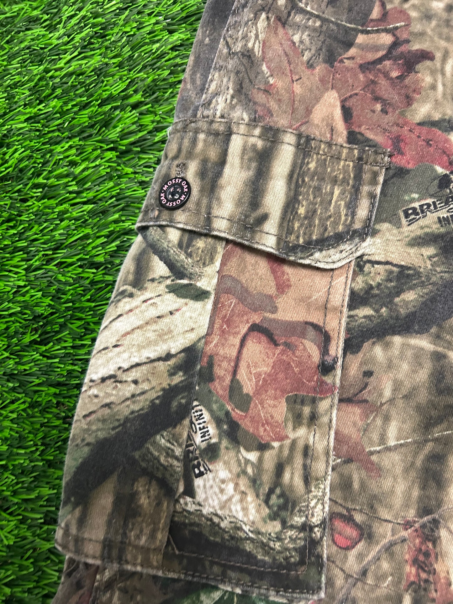 00s Vintage Mossy Oak Pink Accent Camo Pants (32 x 32)