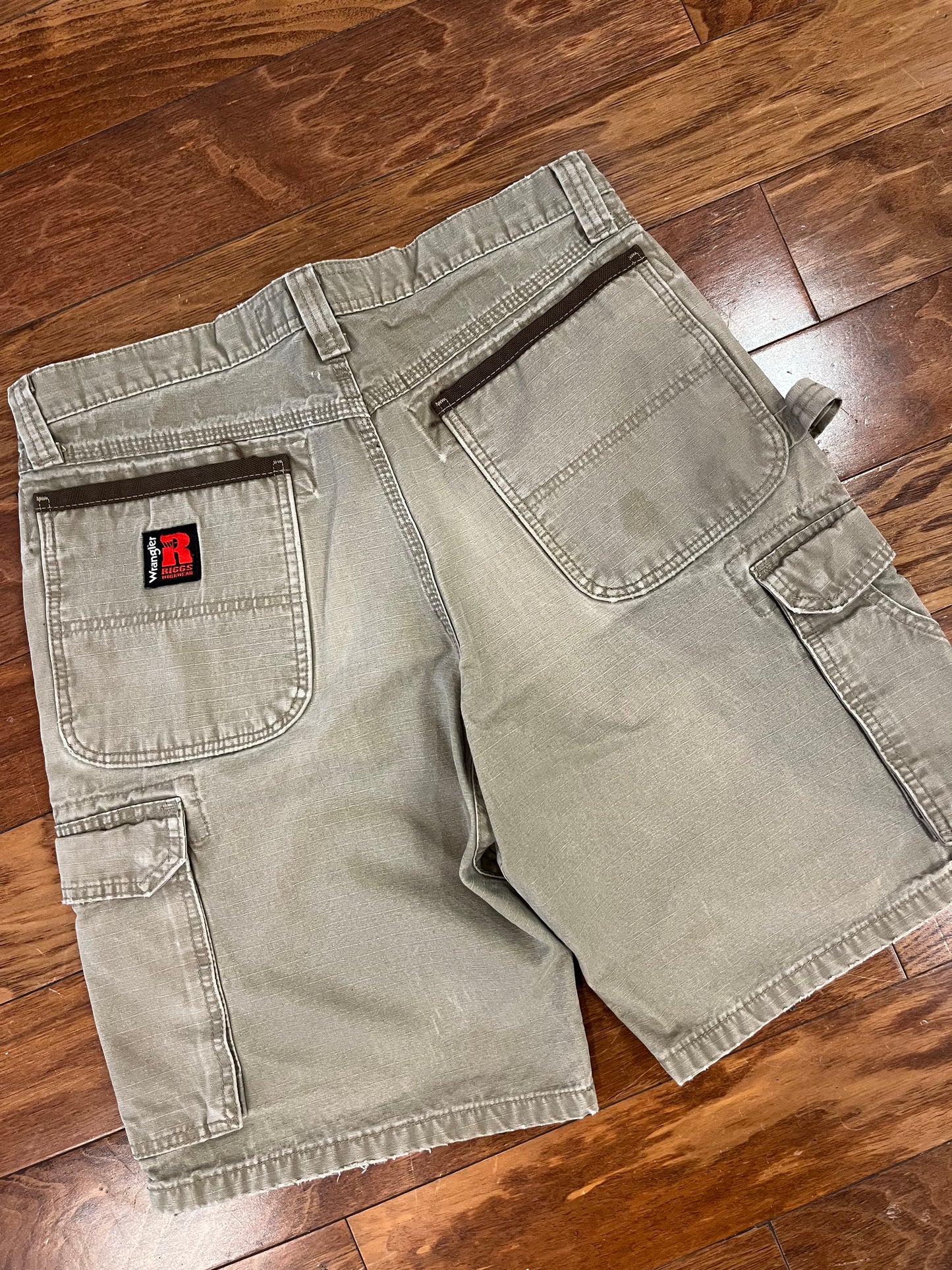 00s Wrangler Riggs Cargo Shorts (33)