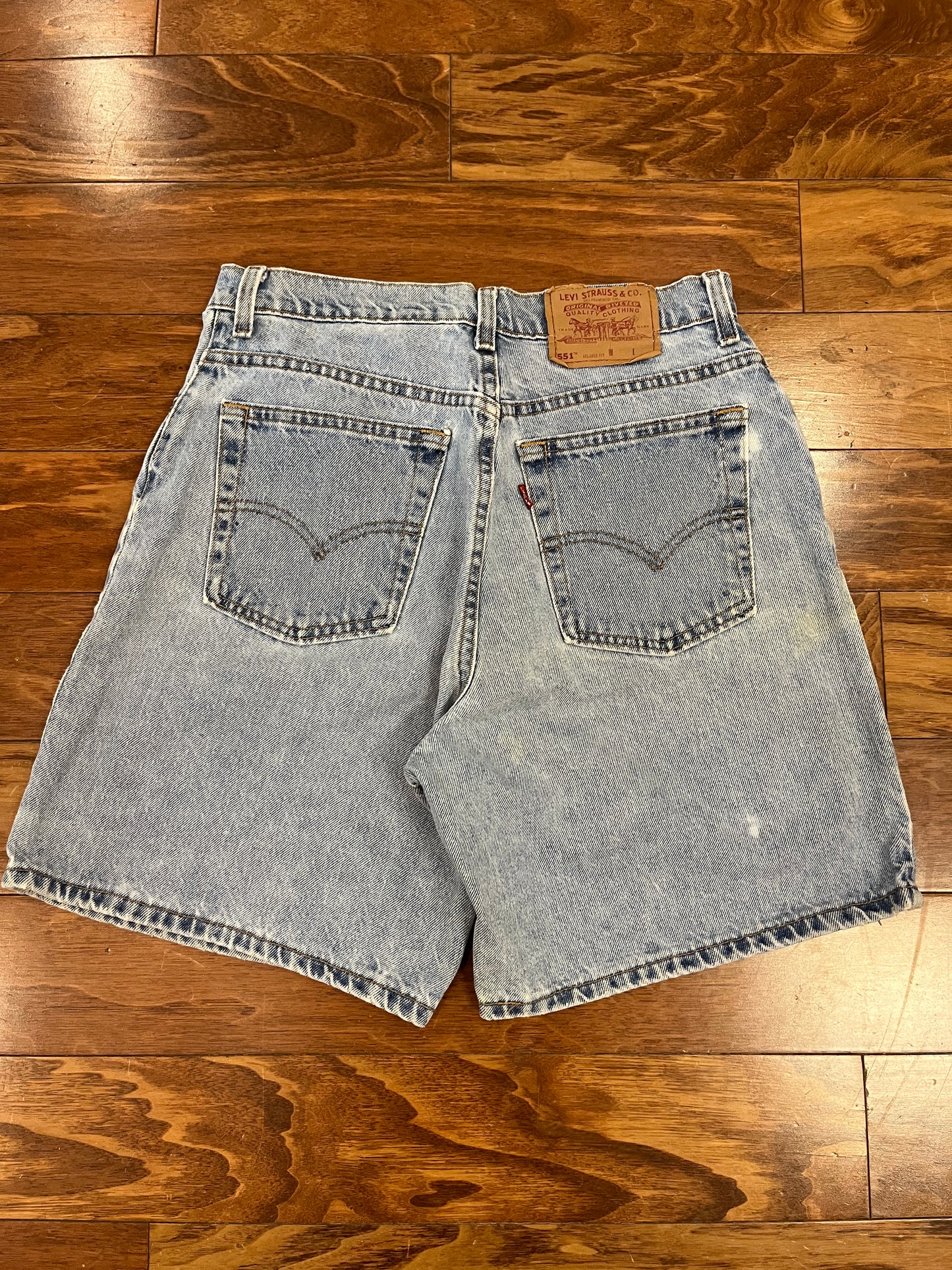 90s Levi's 551 Women's Jean Shorts (30)