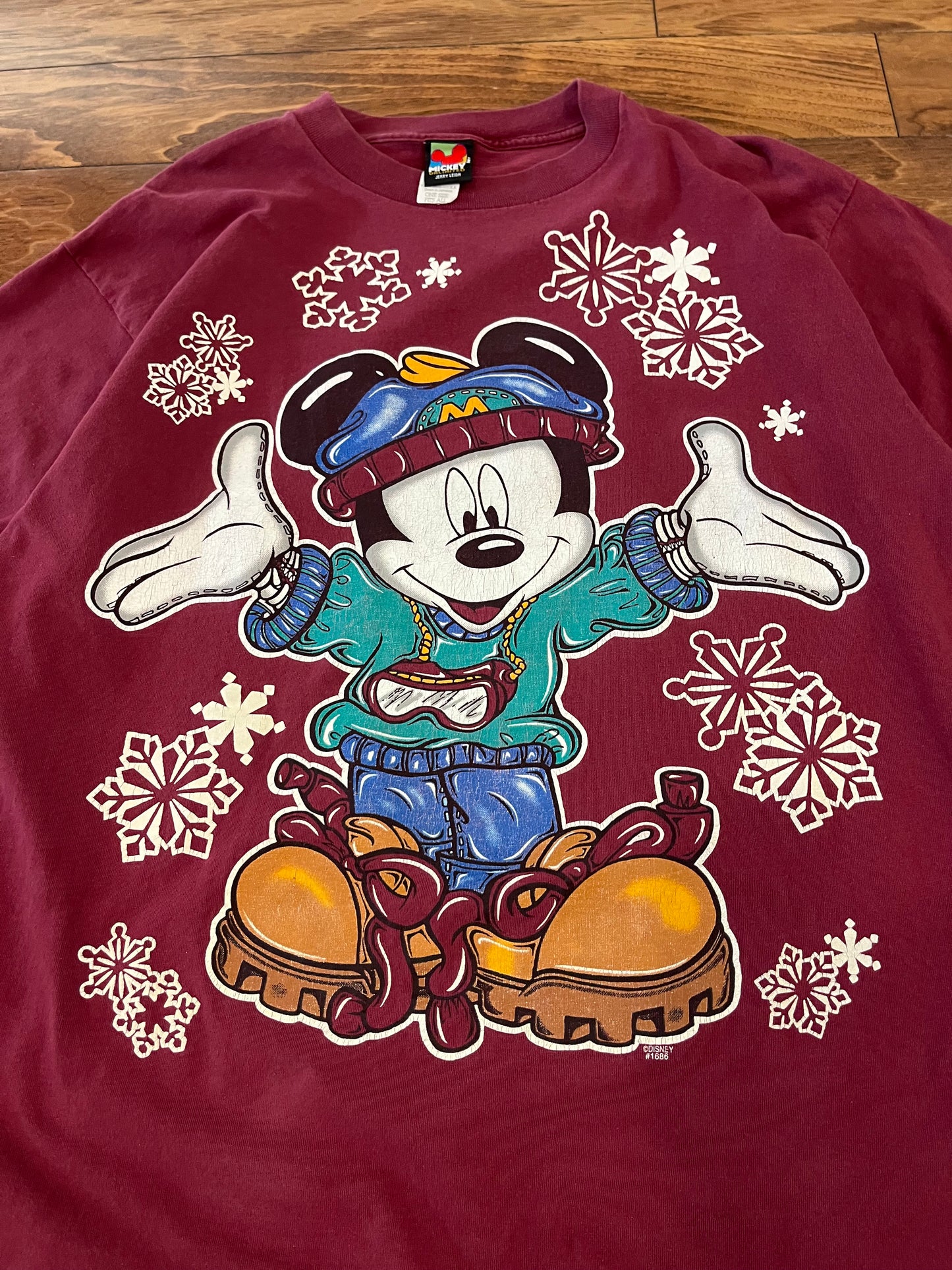 90s Mickey Snowflake Graphic Vintage Tee (XL)