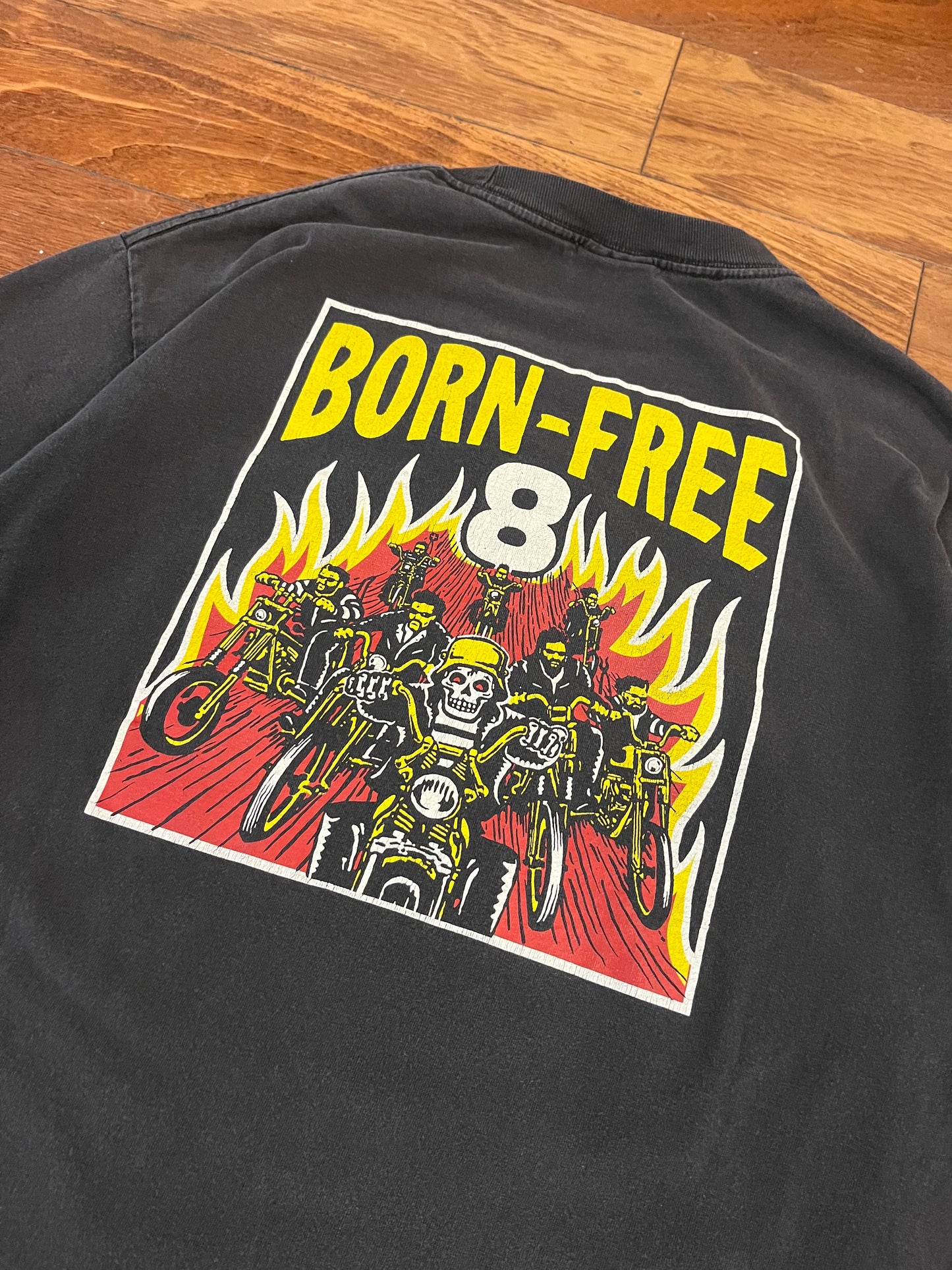 00s Born Free 8 Pocket Tee (L)