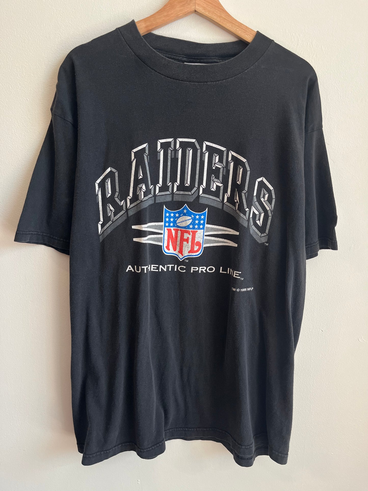 1996 Oakland Raiders NFL Logo Athletic Faded Black Tee (L)