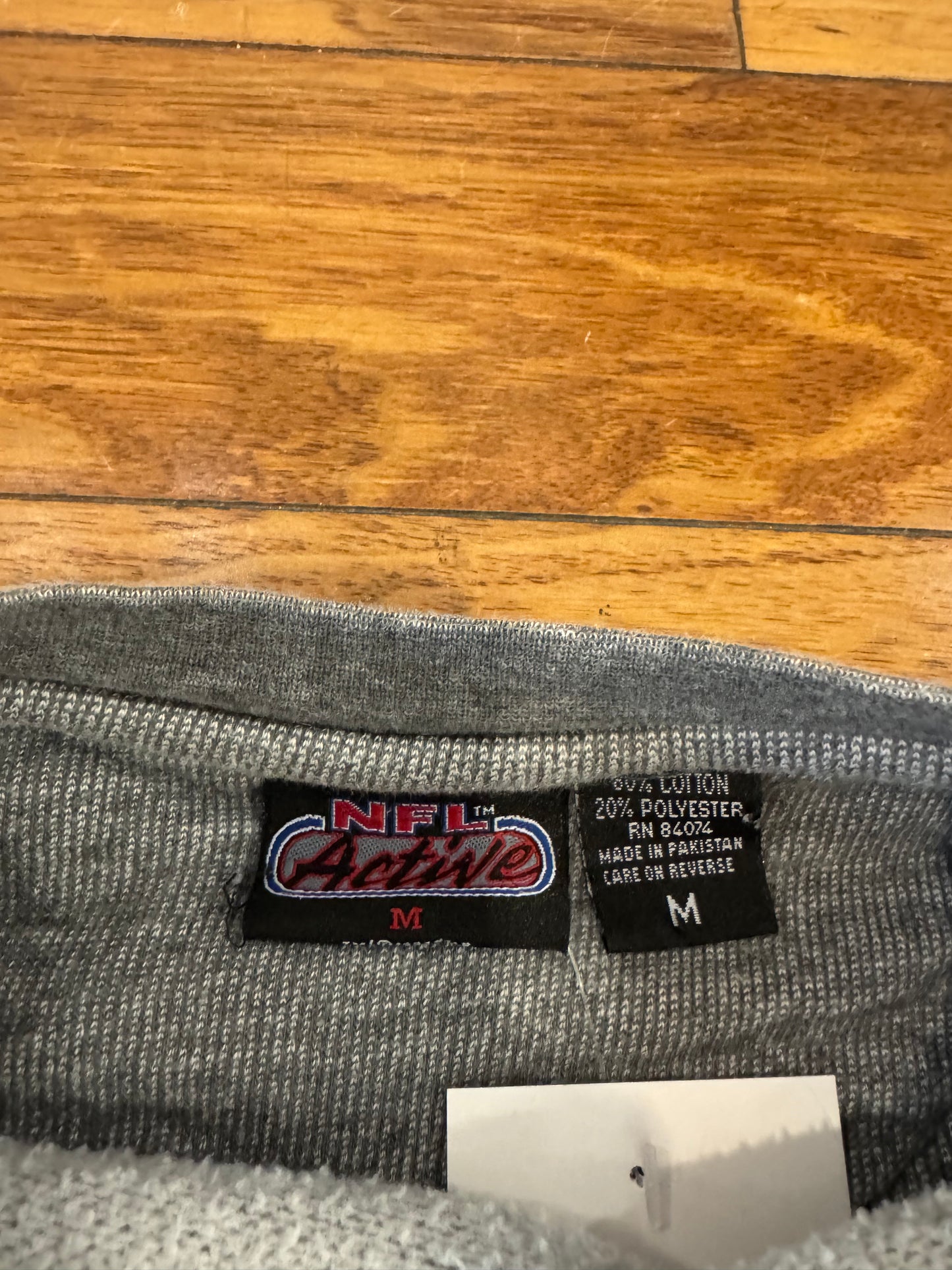 1997 Carolina Panthers Embroidered NFL Active Crewneck (M)