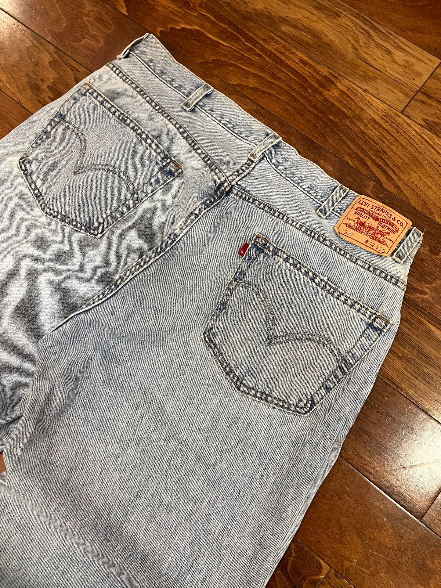 00s Levi's 560 Baggy Light Wash Jeans (40 x 30)