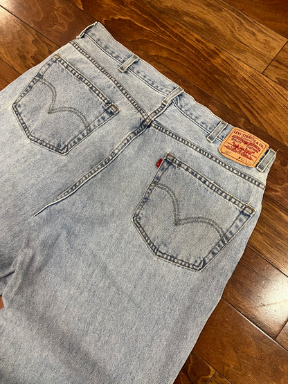 00s Levi's 560 Baggy Light Wash Jeans (40 x 30)