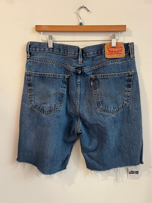 2010s Levi's 550 Dark Wash Shorts (36)