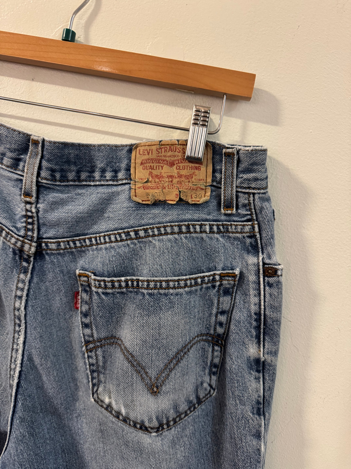 2004 Levi's 560 Distressed Light Wash Shorts (34)