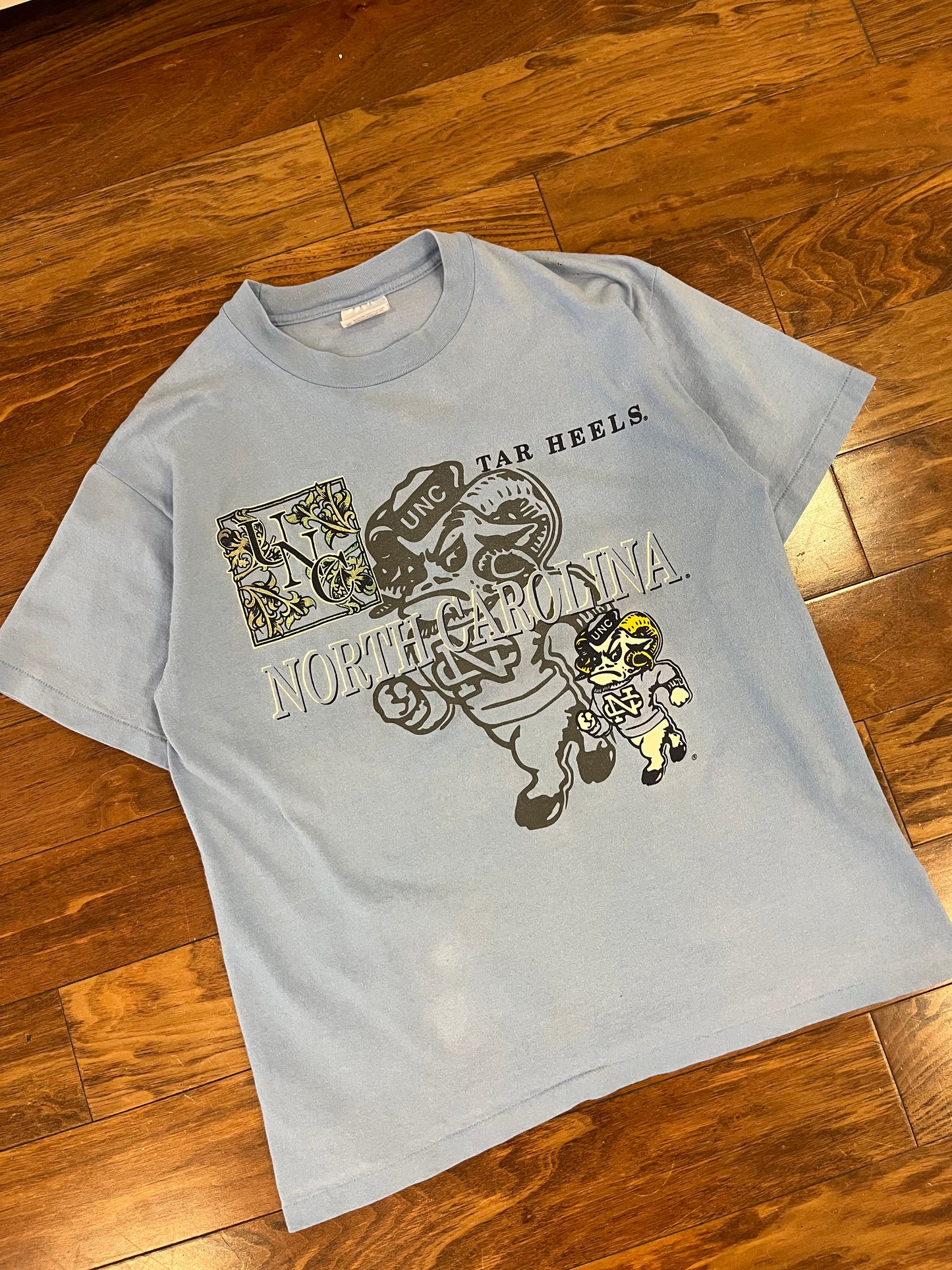 90s UNC Tar Heels Big Graphic Hanes Tee (L)