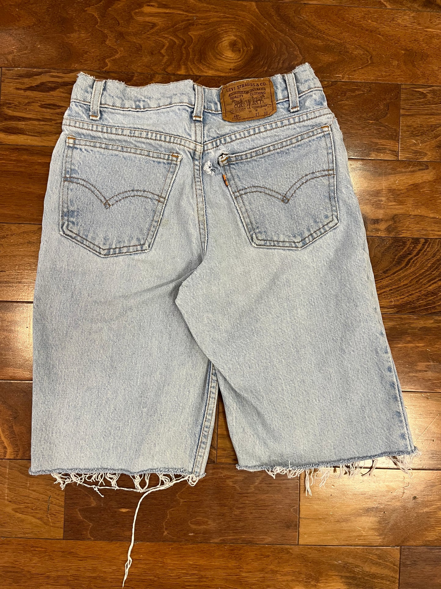1993 Levi's Student 550 Orange Tab Light Wash Shorts (26)