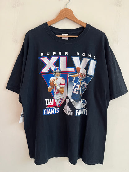 2012 New York Giants vs New England Patriots Eli Manning & Tom Brady Tee (XL)