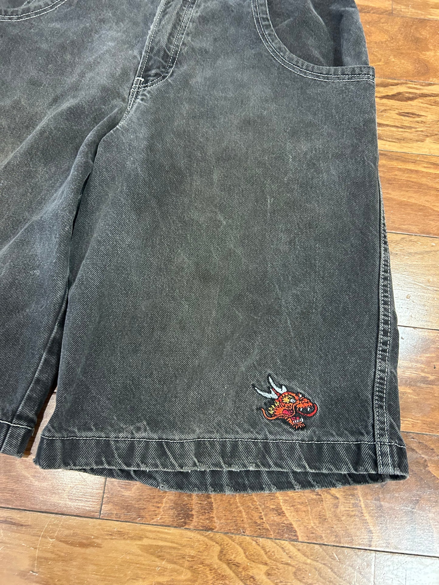 00s JNCO Dragon Vintage Baggy Shorts (32)