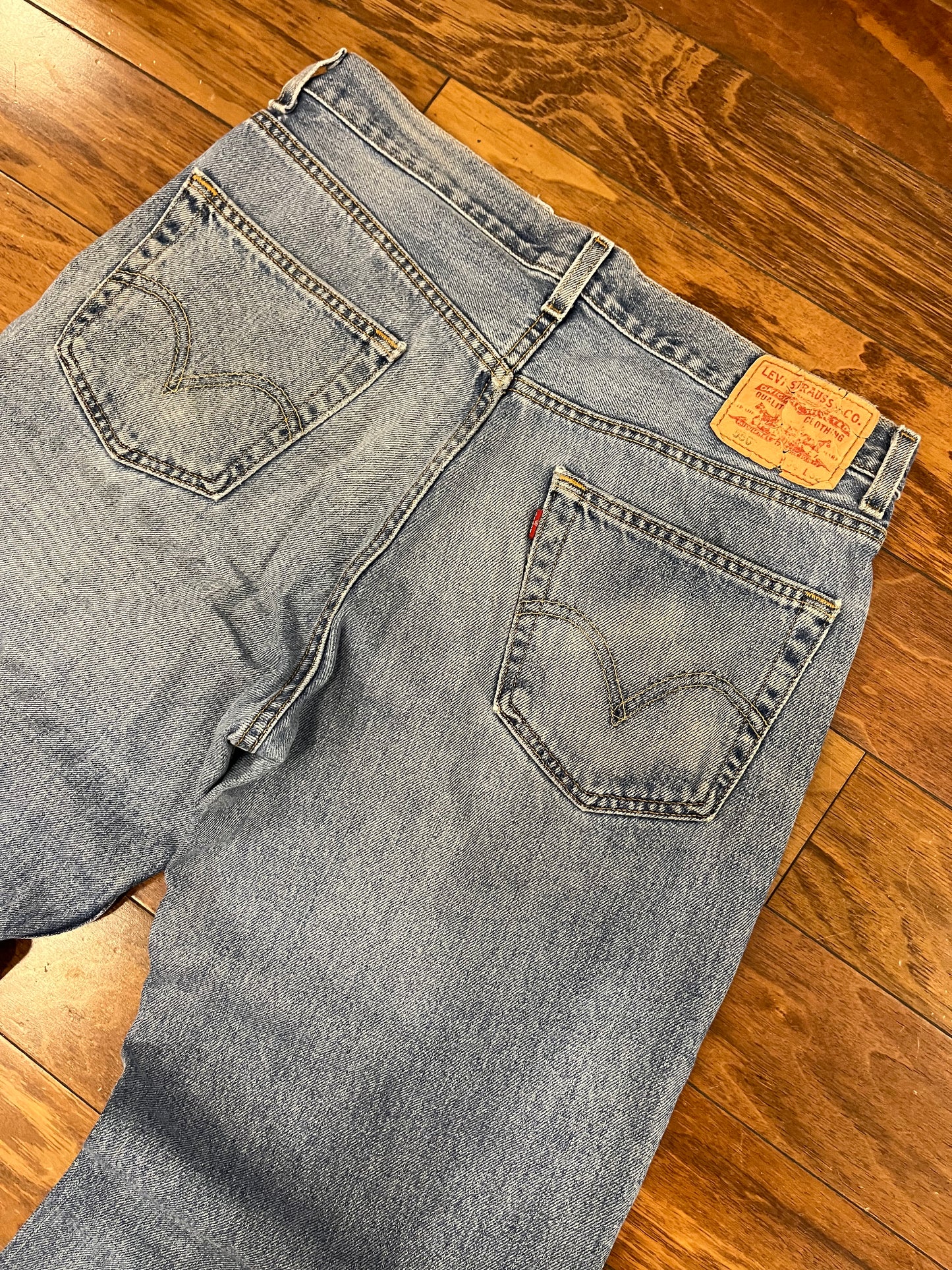 2006 Levi's 550 Relaxed Fit Washed Jeans (34 x 31)