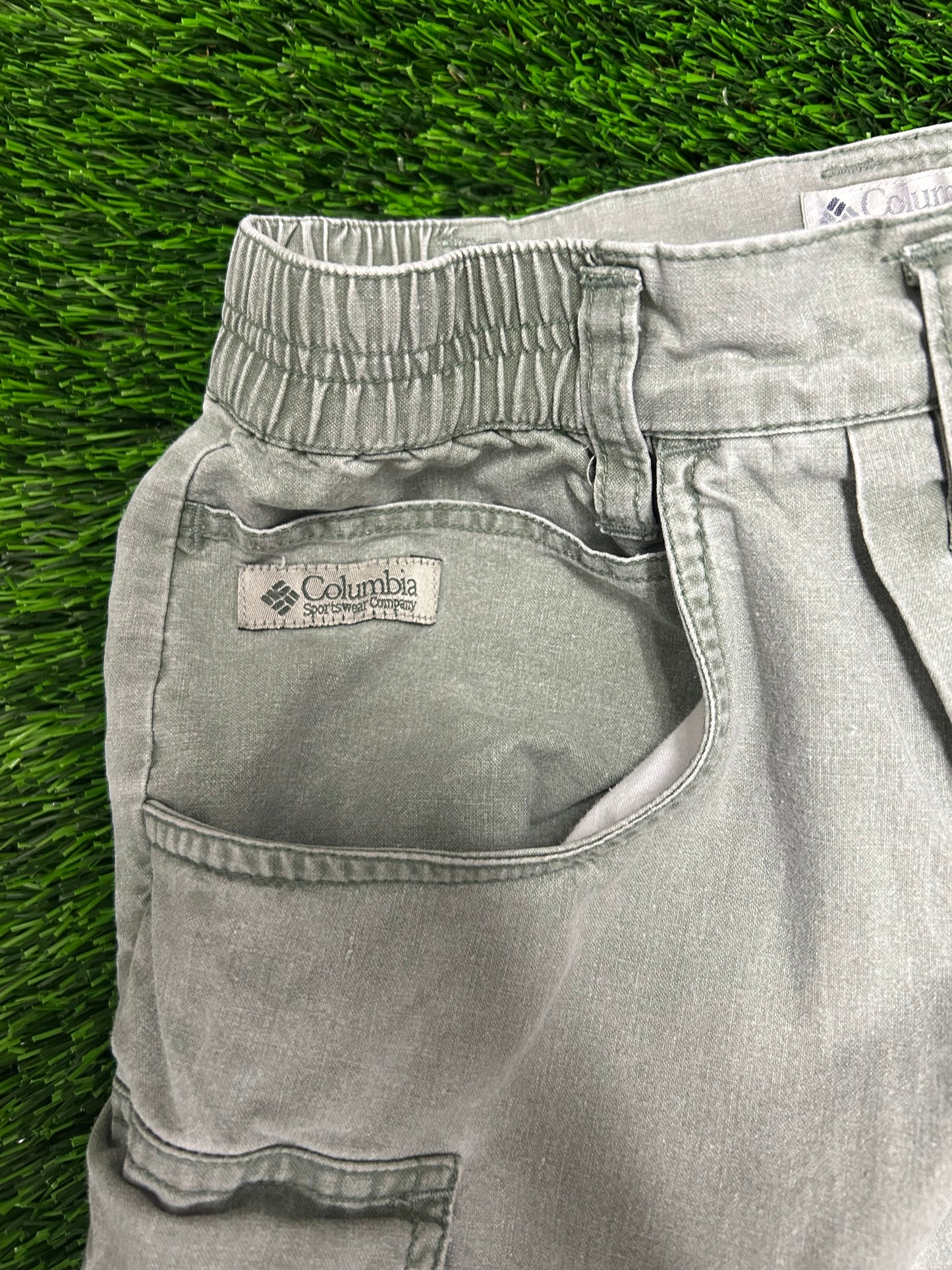 90s Columbia Olive Cargo Shorts (32)