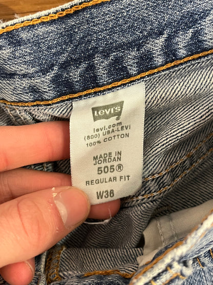 2006 Levi's 505 Distressed Jean Shorts (36)