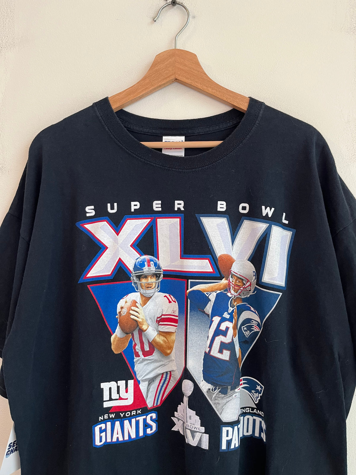 2012 New York Giants vs New England Patriots Eli Manning & Tom Brady Tee (XL)
