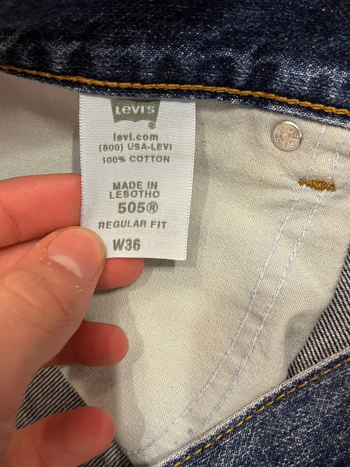 2007 Levi's 505 Dark Wash Jean Shorts (36)