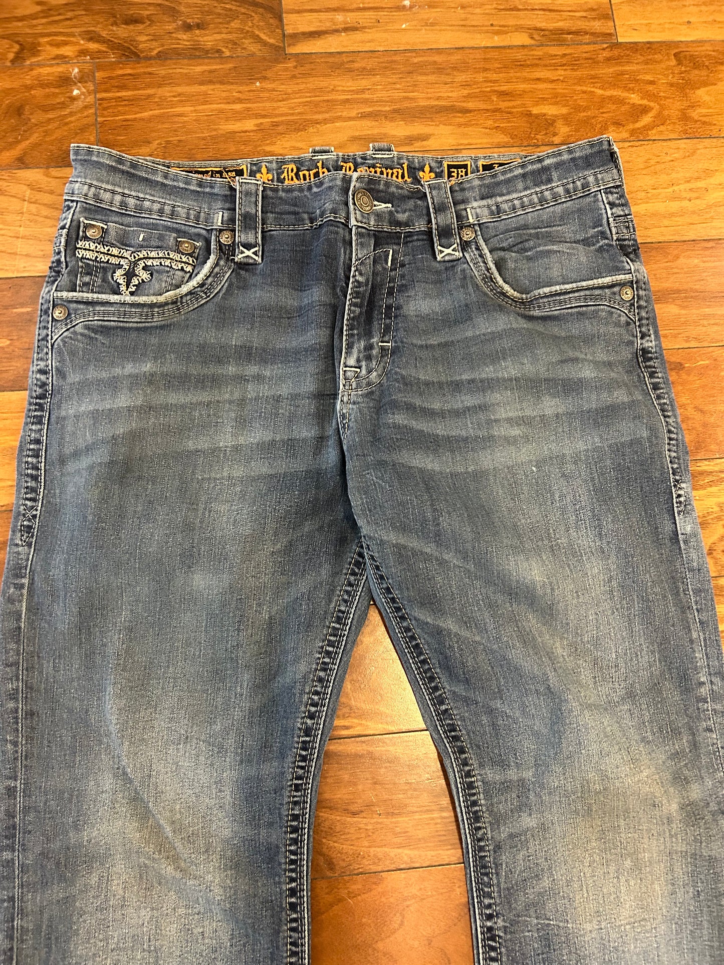 00s Rock Revival Embroidered Jeans (38 x 34)