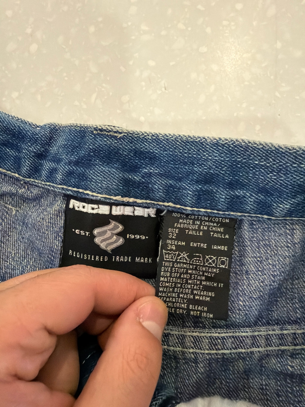 00s Rocawear Baggy Mid Wash Shorts (32)