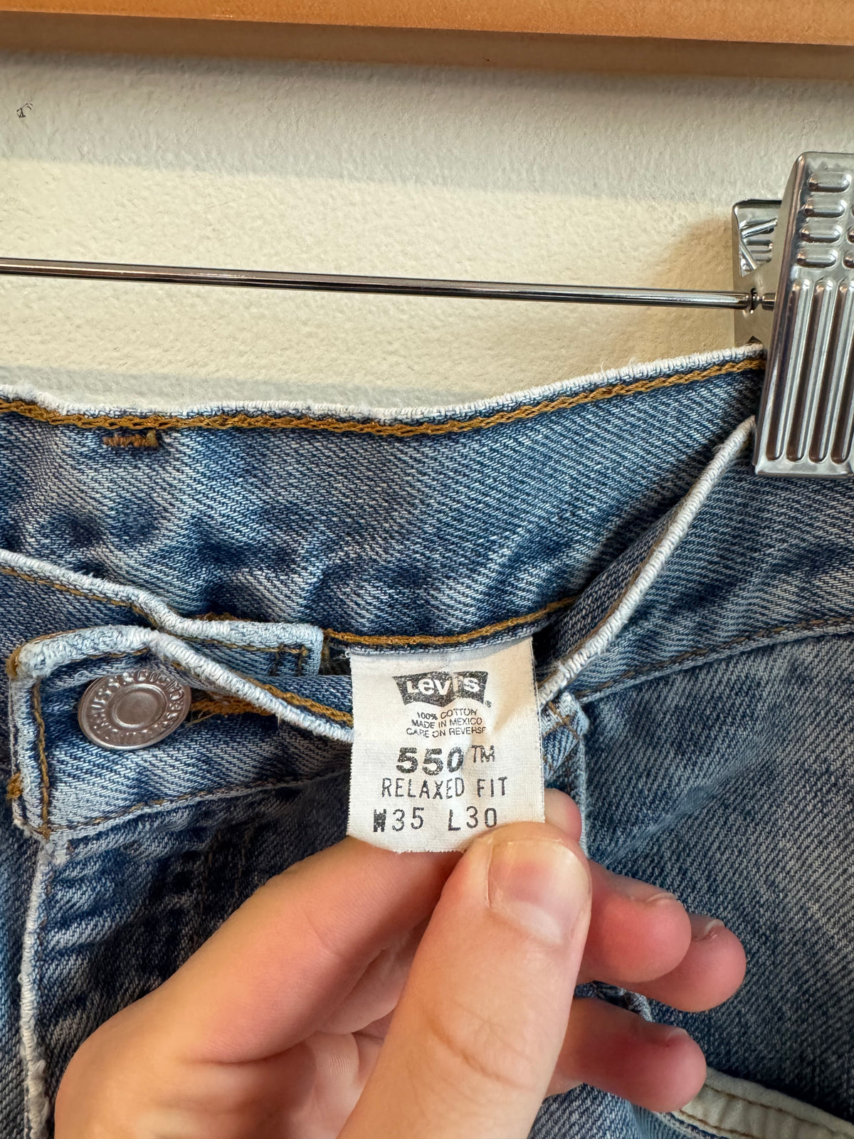 1999 Levi's 550 Light Wash Shorts (35)