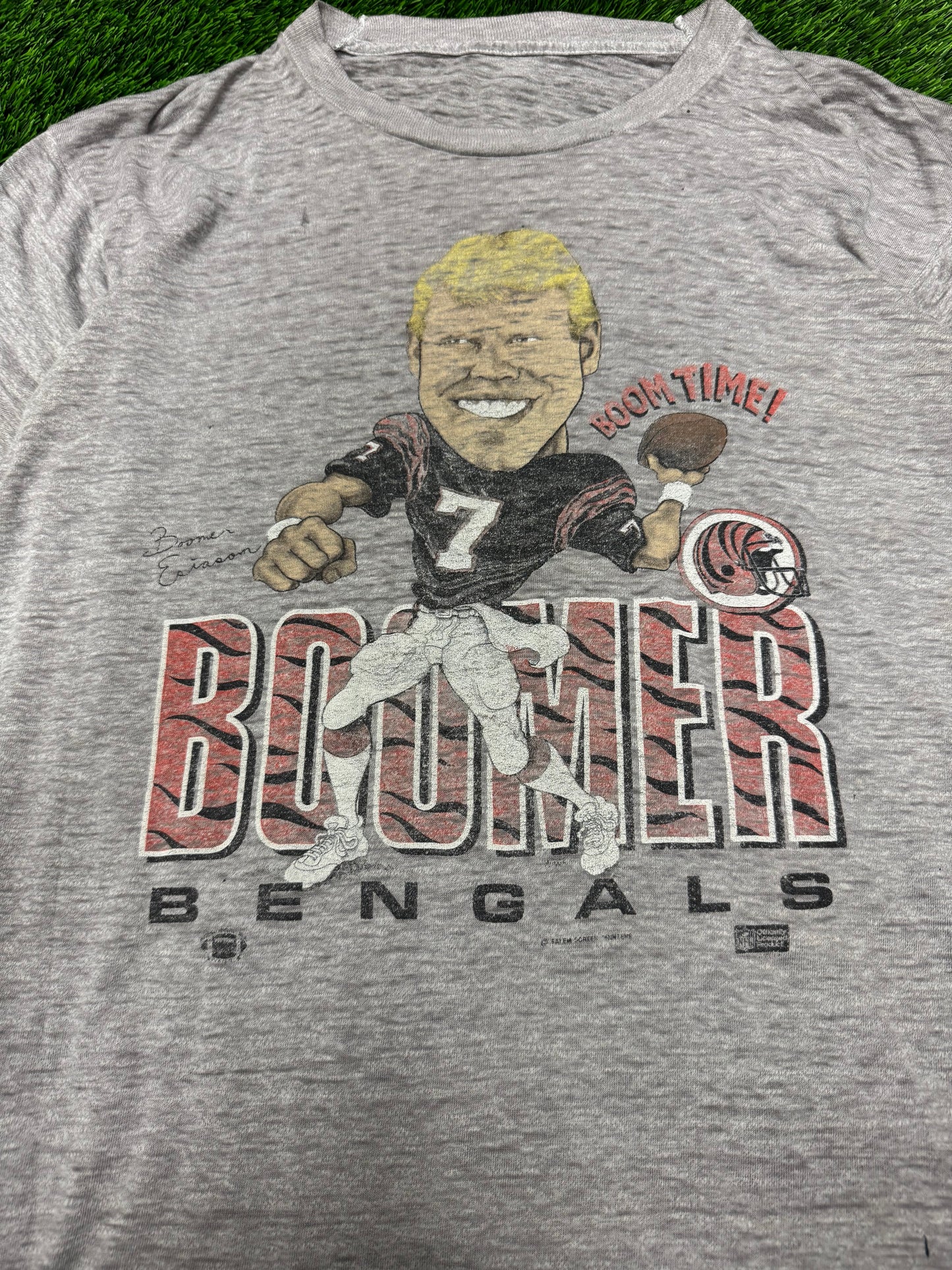 80s Cincinnati Bengals Boomer Esiason Caricature NFL Tee (XL)