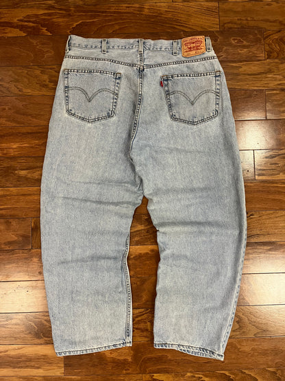 00s Levi's 560 Baggy Light Wash Jeans (40 x 30)