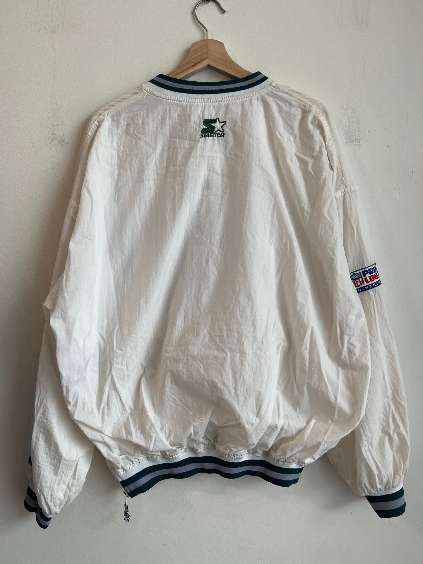 1990s Philadelphia Eagles Embroidered Spell Out White Starter Windbreaker (XL)